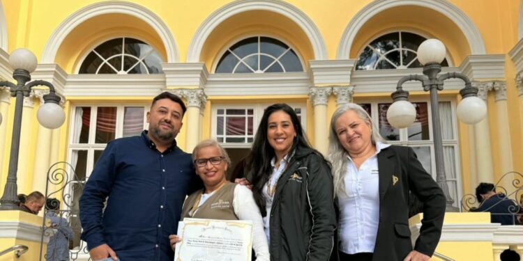 Colaboradora do Jockey é homenageada por ato de inclusão