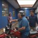 'Vou em casa e já volto': vereador cassado por compra de voto foge de moto após pergunta de repórter